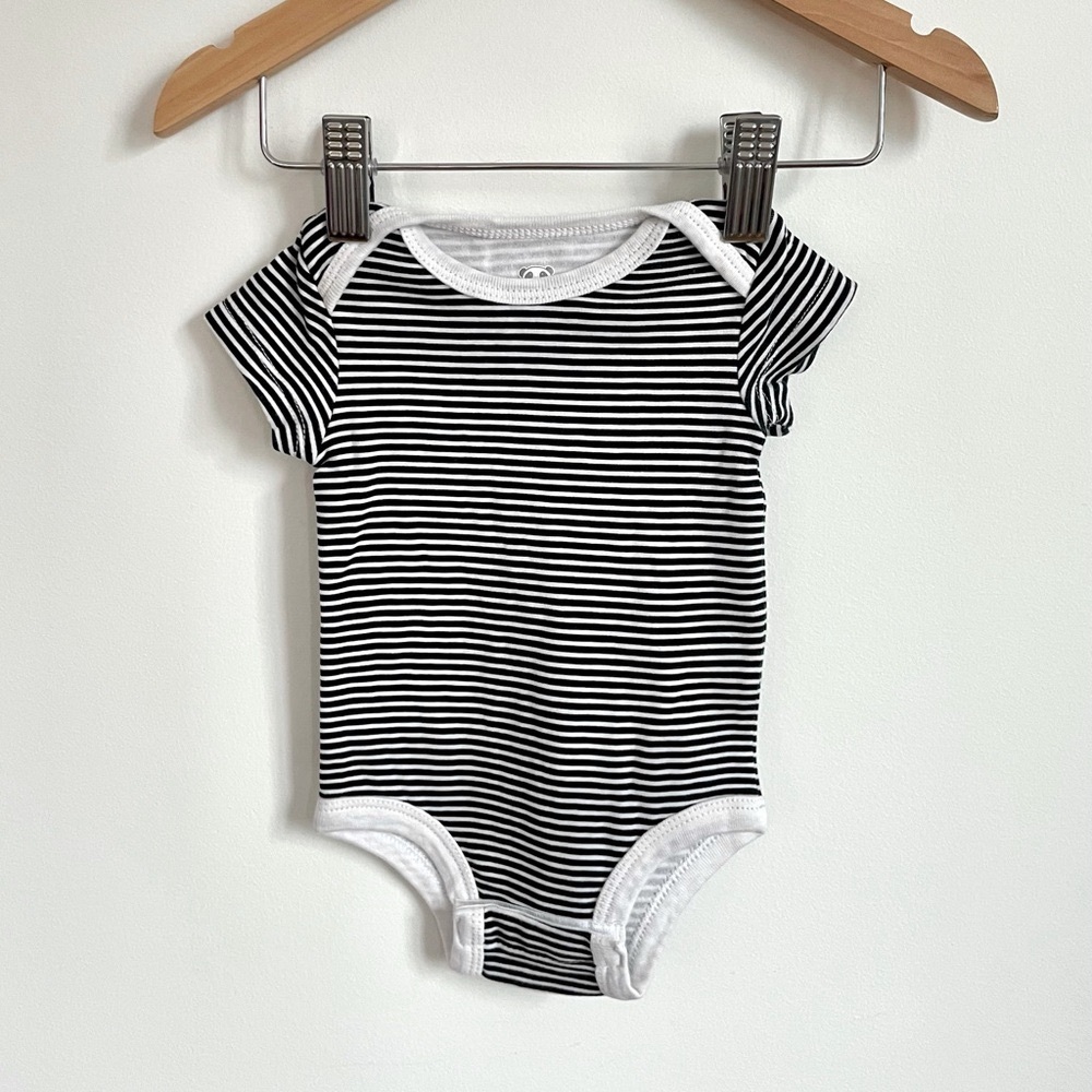 10/$30💥NEW Unisex Rococo Onesie Bodysuit, Black & White Stripes, Short Sleeves